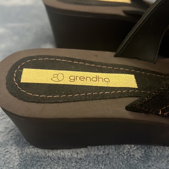 Grendha Womens Size 8 Brown Thong Platform Wedge Sandals Flip Flops Shoes - Picture 2 of 6